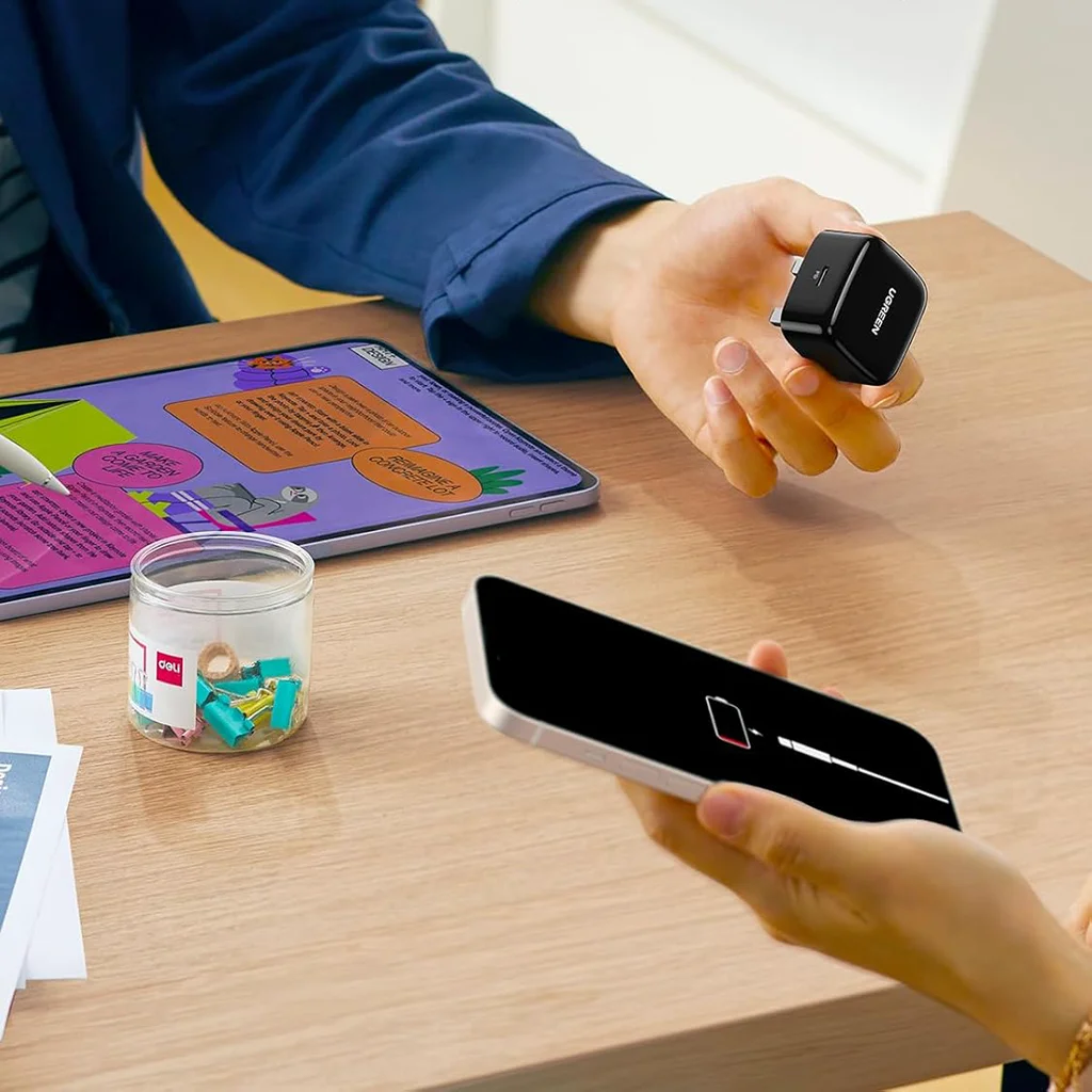 Compact design of UGREEN 50339 USB-C fast charger